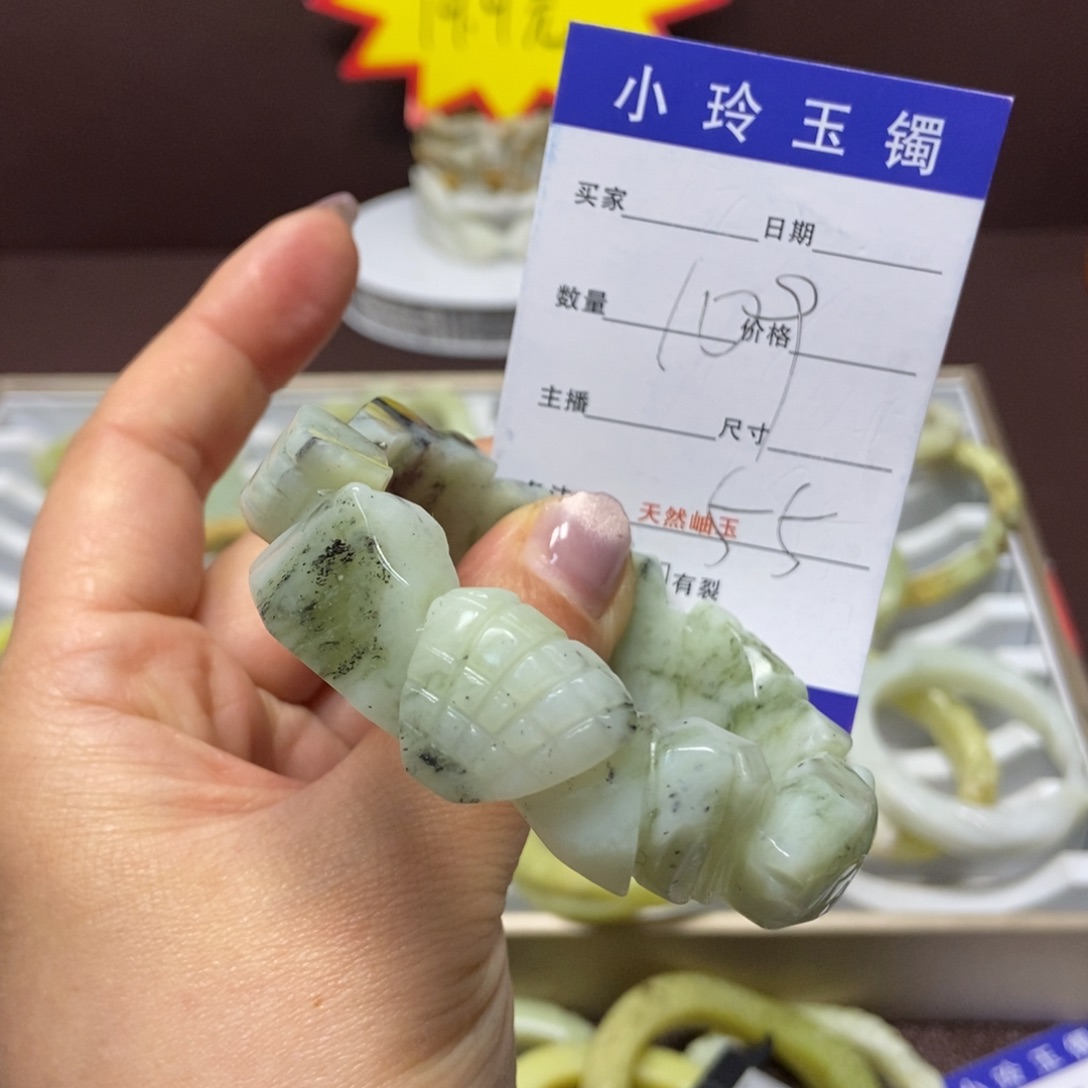 蛇纹石玉手镯未镶嵌