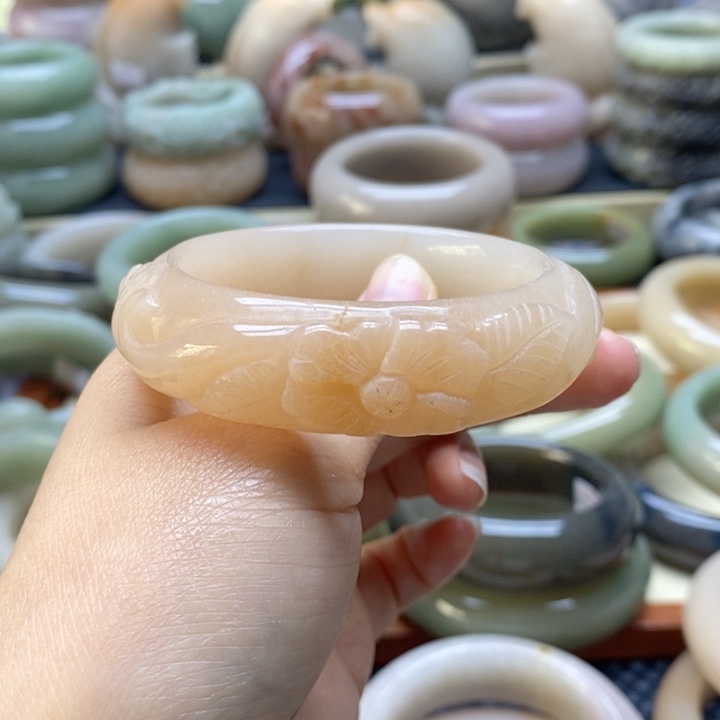 石英岩玉手镯未镶嵌