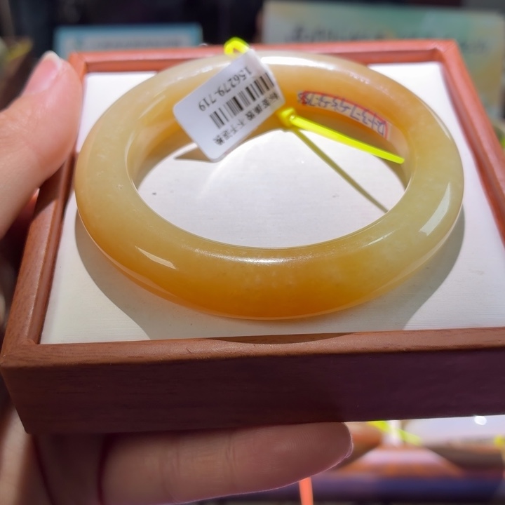 和田玉未镶嵌手镯55.56