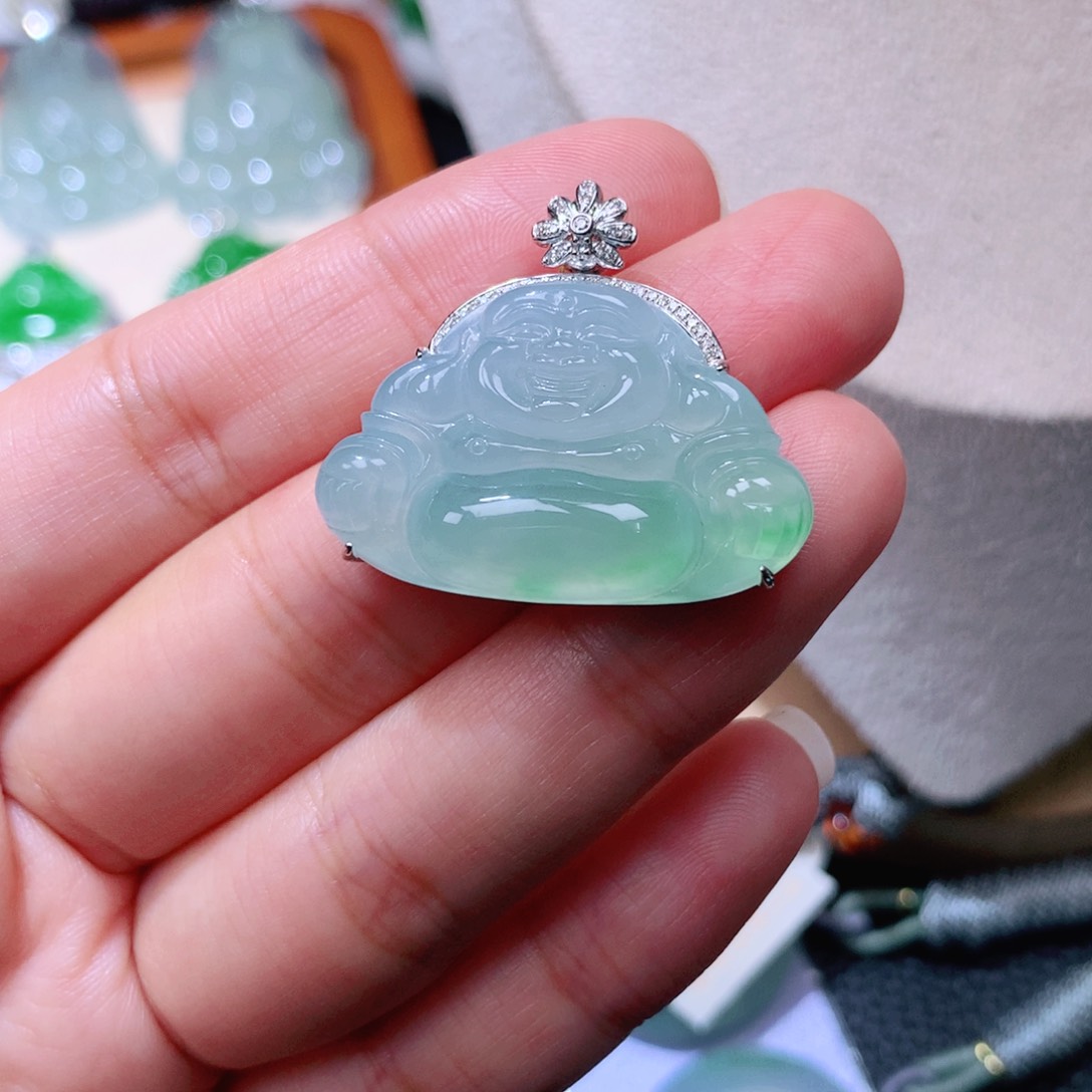 颈饰18K金镶嵌翡翠佛公
