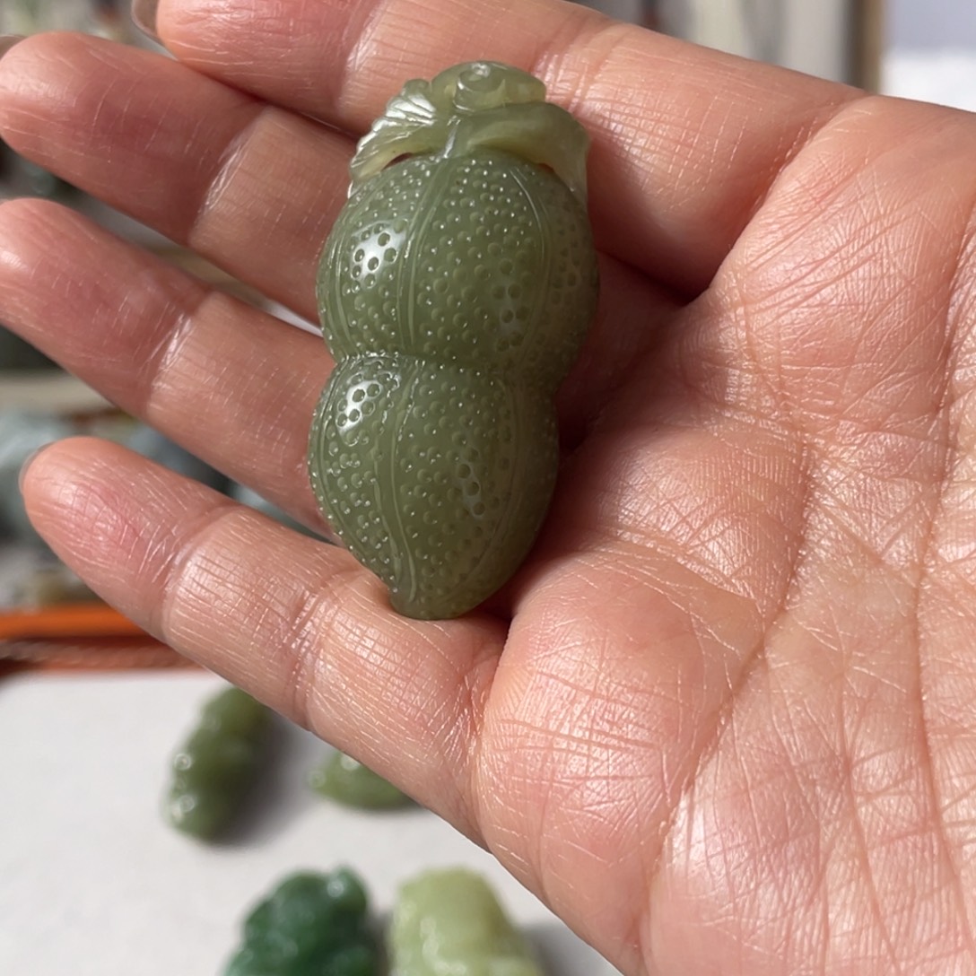 和田玉未镶嵌颈饰黄口花生