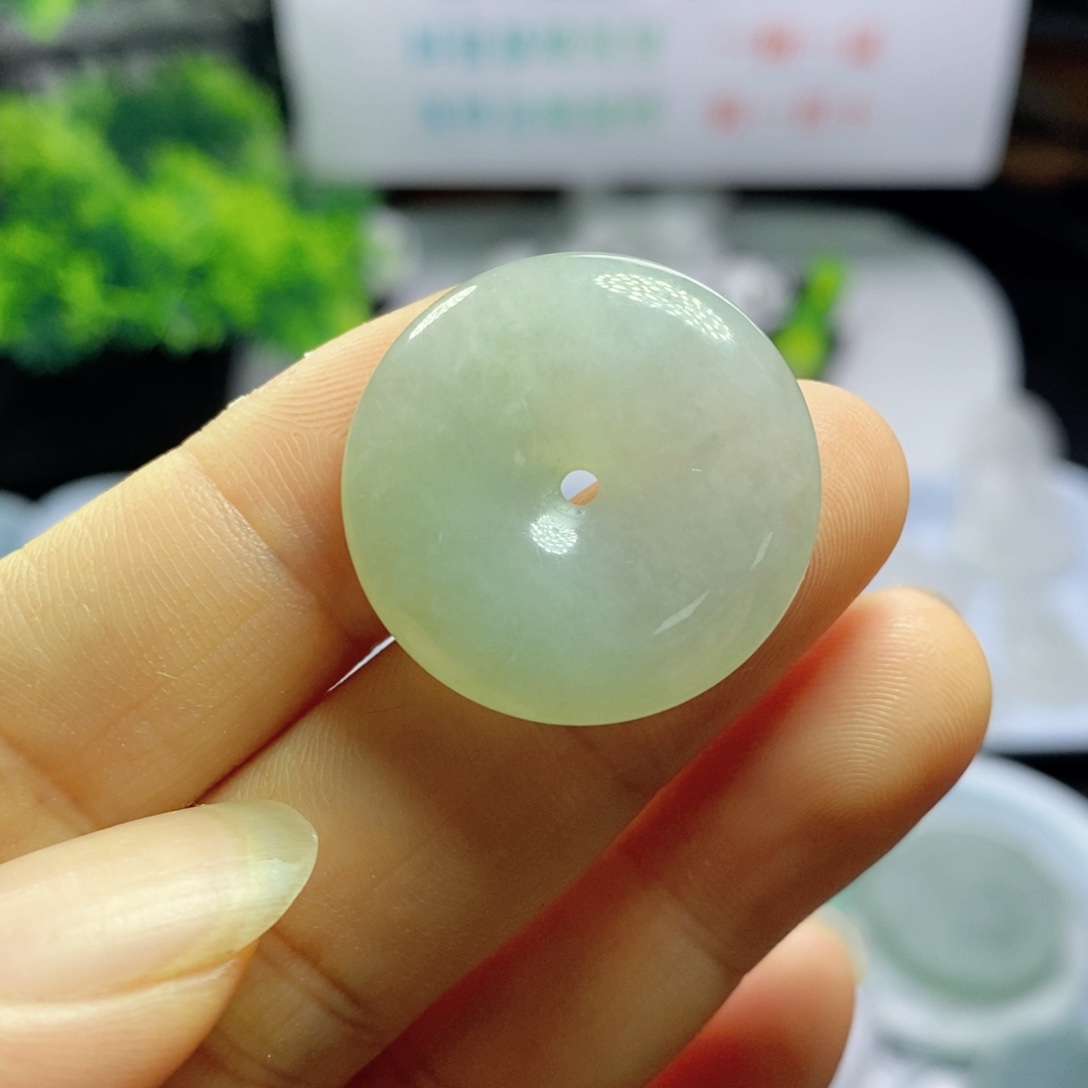 颈饰未镶嵌翡翠平安扣