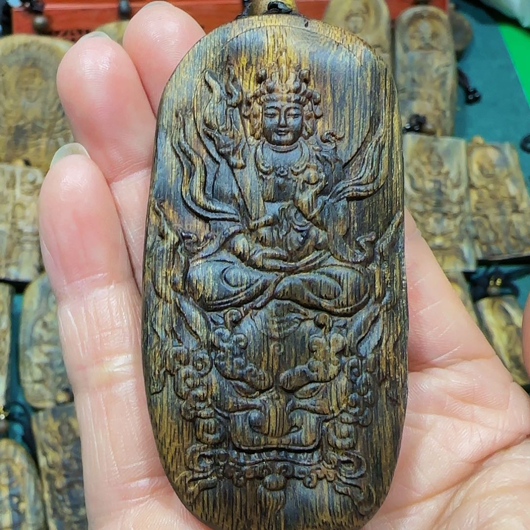 沉香吊坠海南白奇高山乌身老料文殊菩萨带绳21.4克