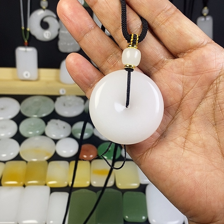 东陵石未镶嵌颈饰金丝玉大尺寸平安扣