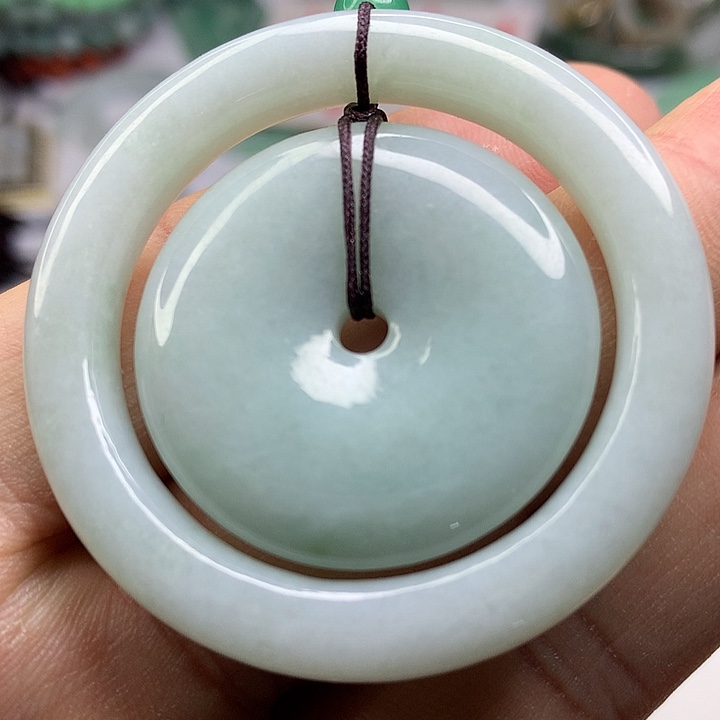 翡翠未镶嵌吊坠(赠链)