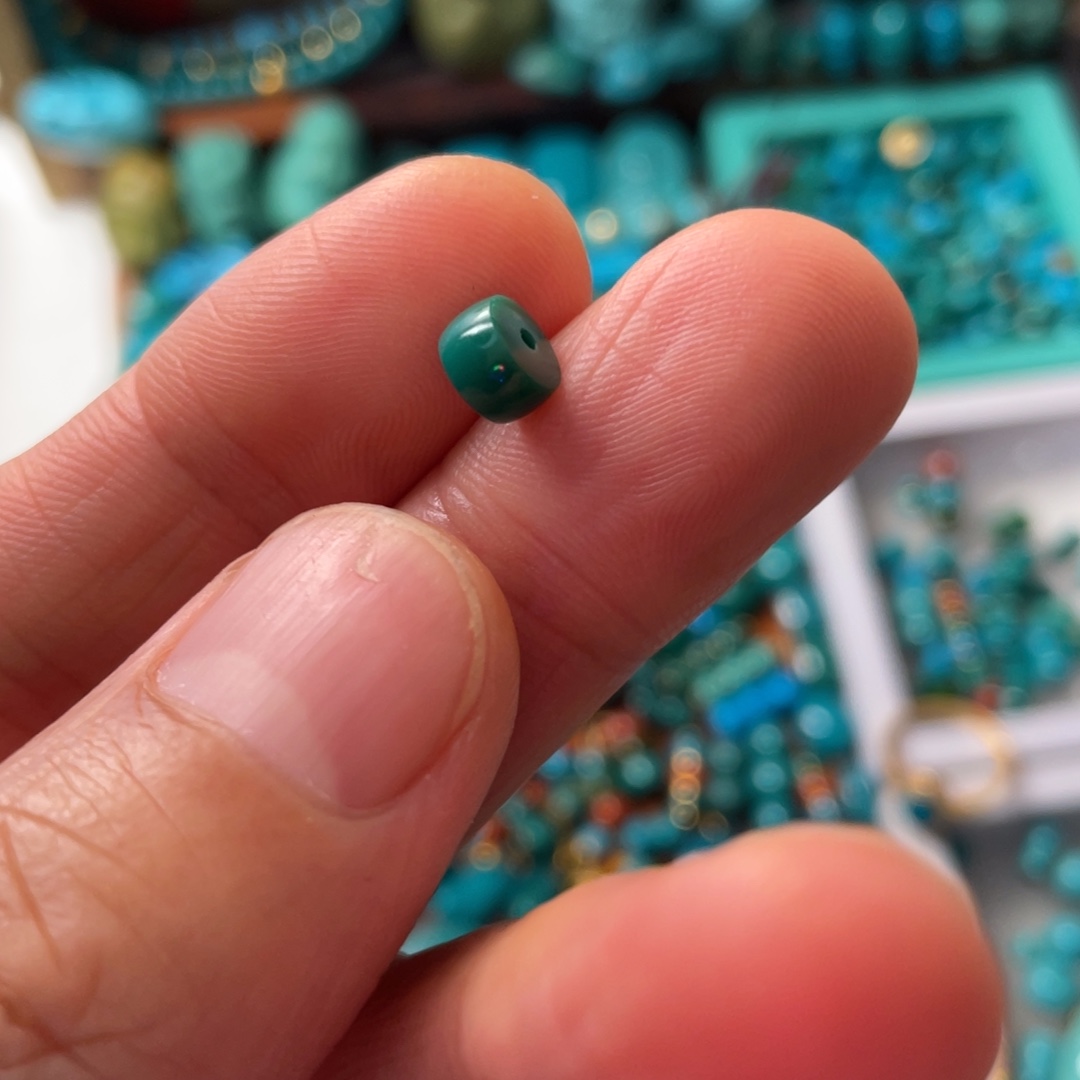 小***.绿松石未镶嵌颈饰