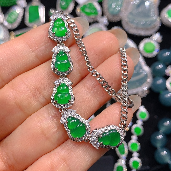 翡翠颈饰未镶嵌翡翠