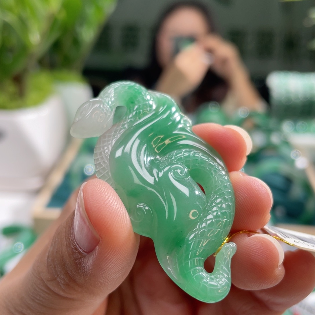 石英质玉颈饰未镶嵌