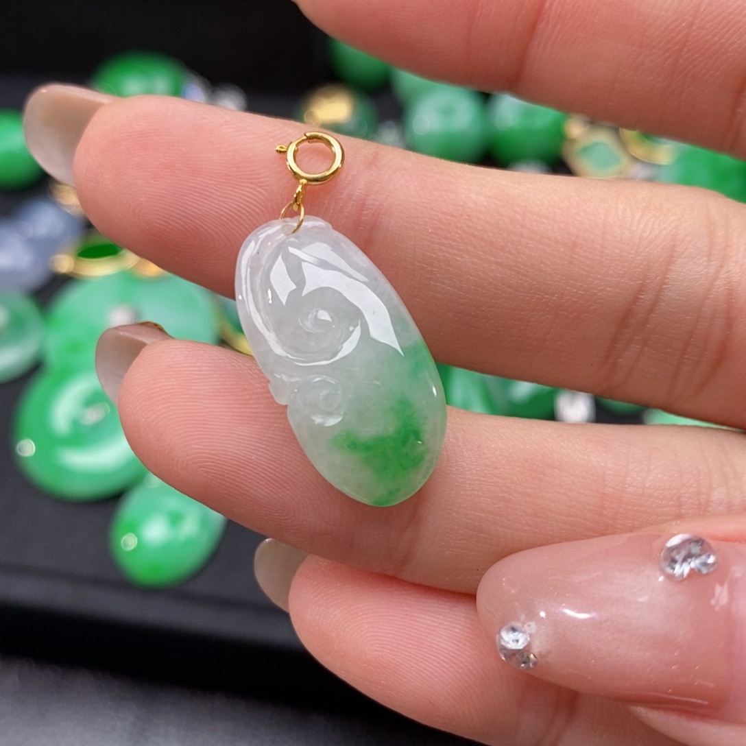 翡翠颈饰18K金镶嵌翡翠