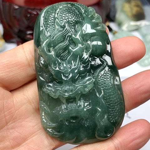 翡翠颈饰未镶嵌飞*肖翡翠手工龙牌