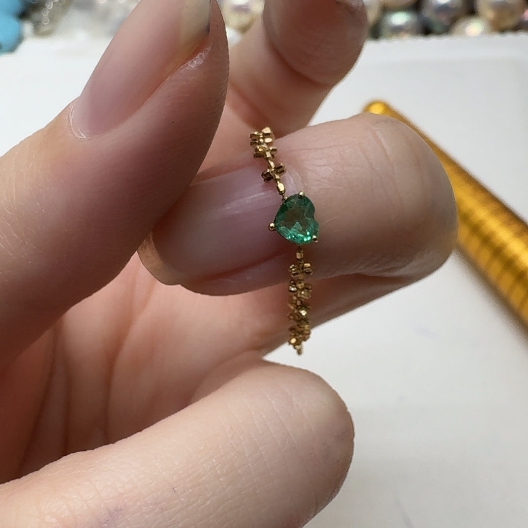 祖母绿戒指18K金镶嵌