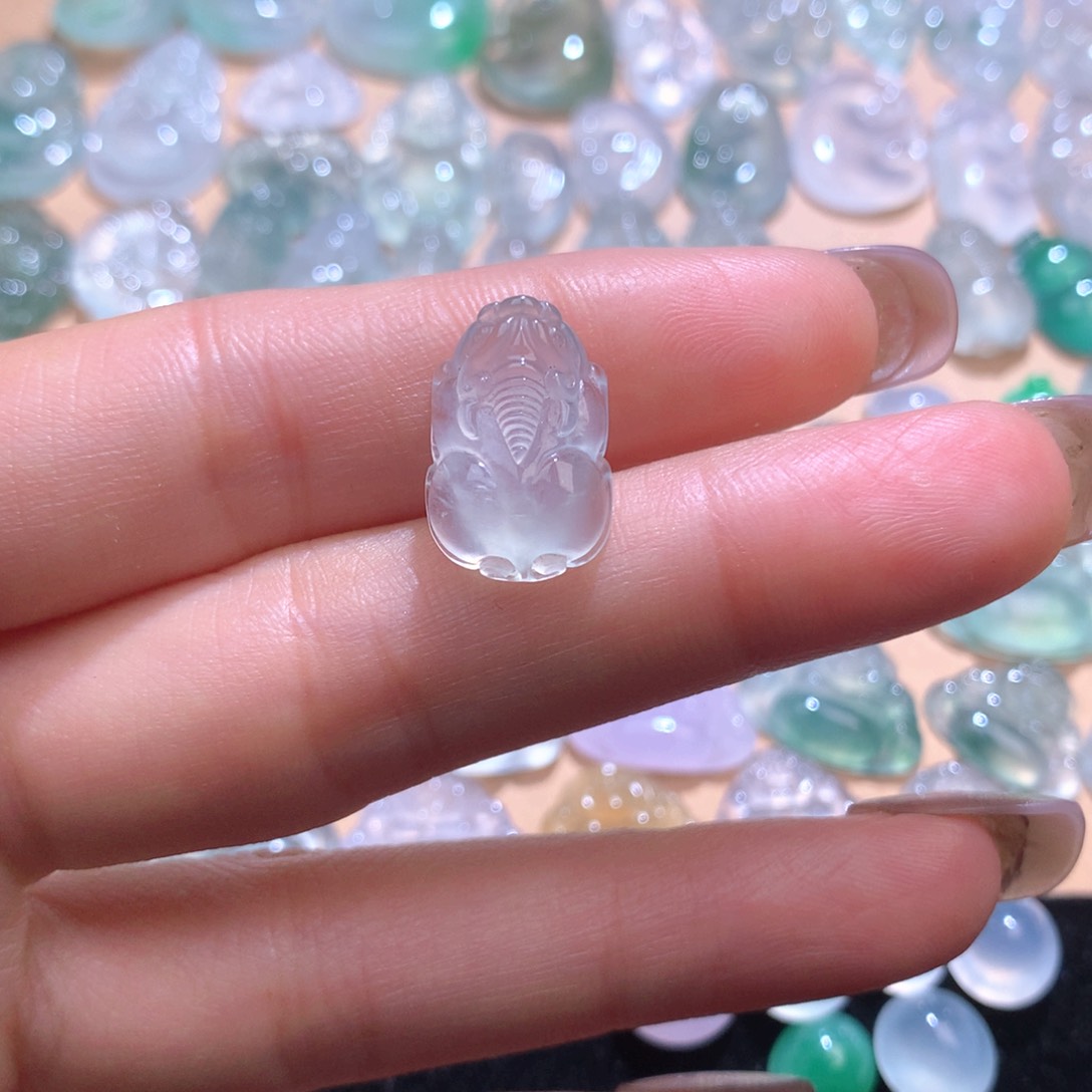 翡翠颈饰未镶嵌貔貅