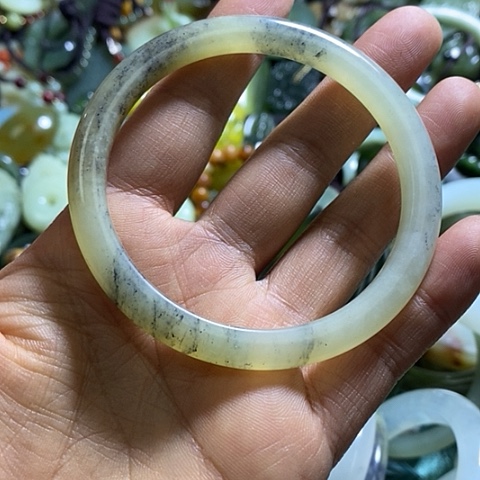 岫玉手镯未镶嵌59口径