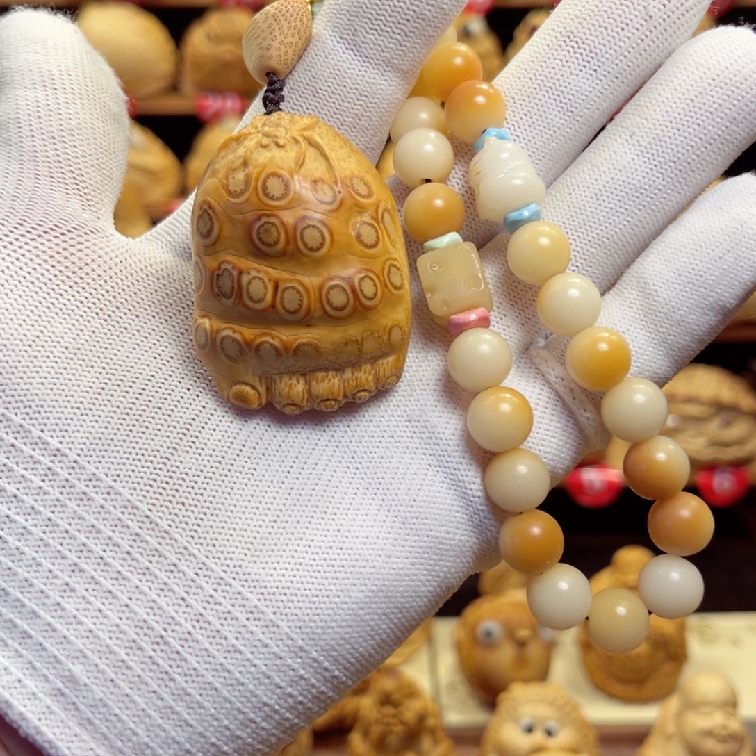 香榧木竹根雕知足常乐手把件