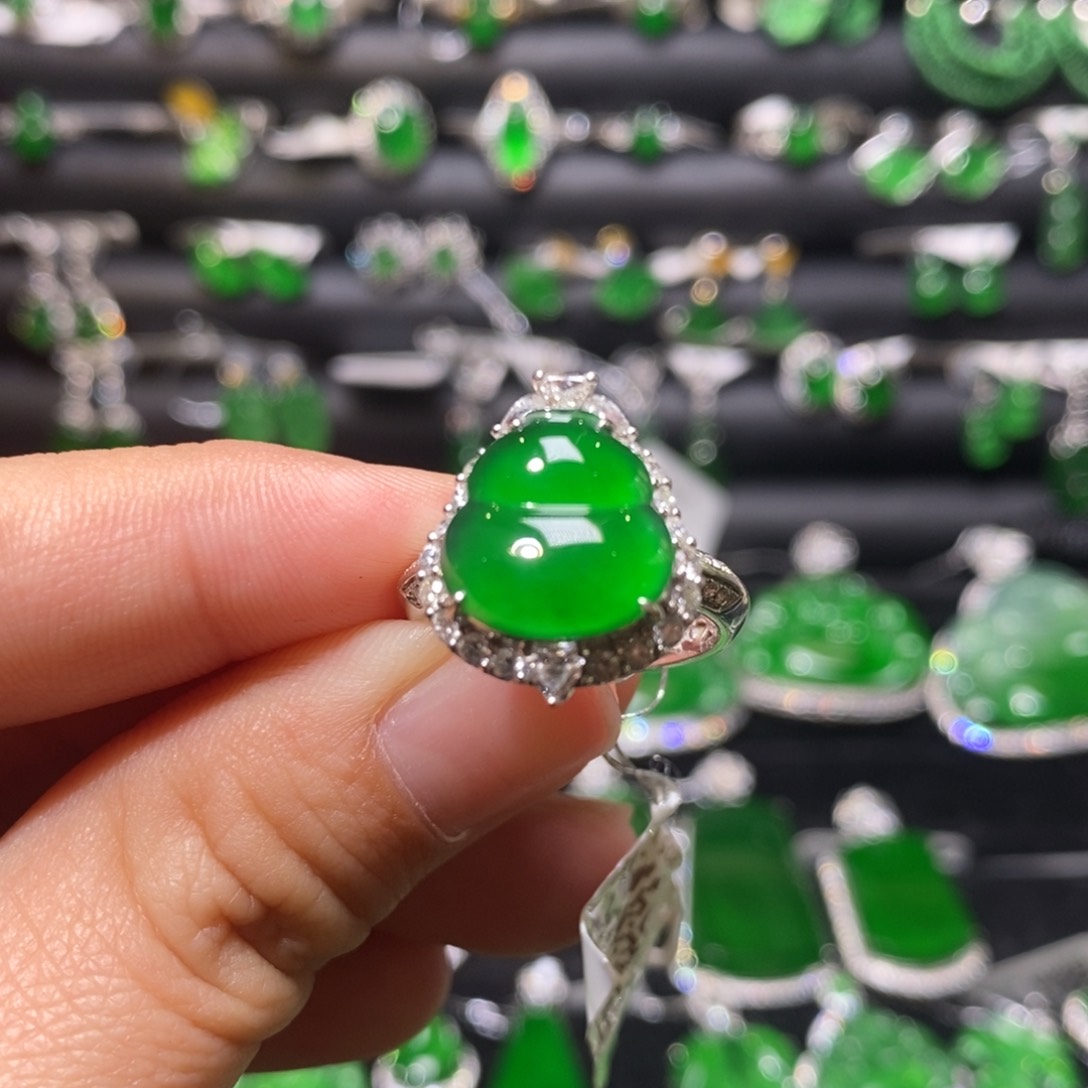 翡翠戒指18K金镶嵌天然翡翠