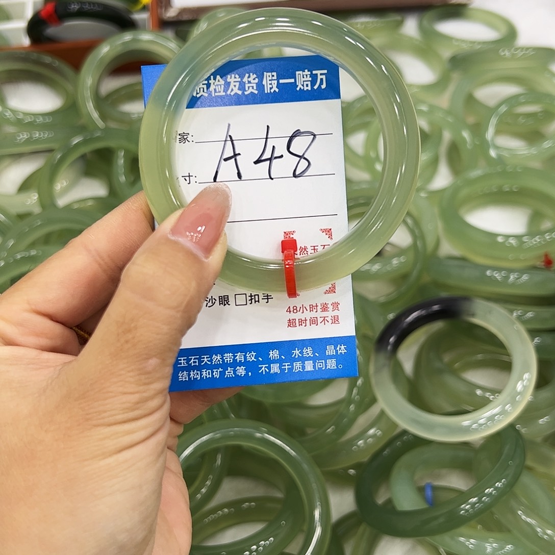 酒***爱蛇纹石玉未镶嵌手镯