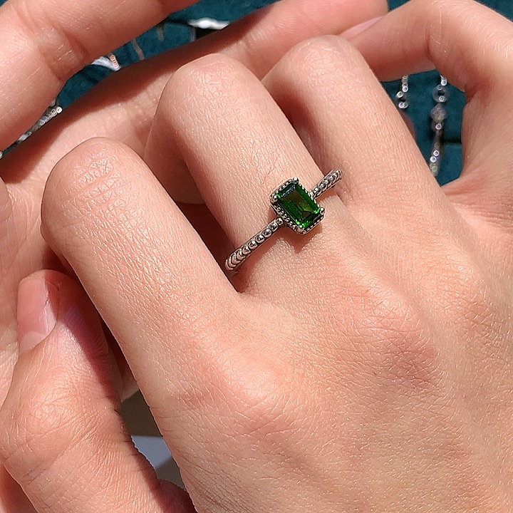 银S925镶嵌透辉石戒指