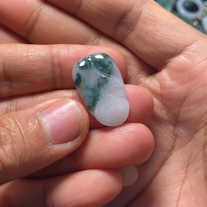 翡翠未镶嵌颈饰天然缅甸翡翠A货飘花叶子金枝玉叶