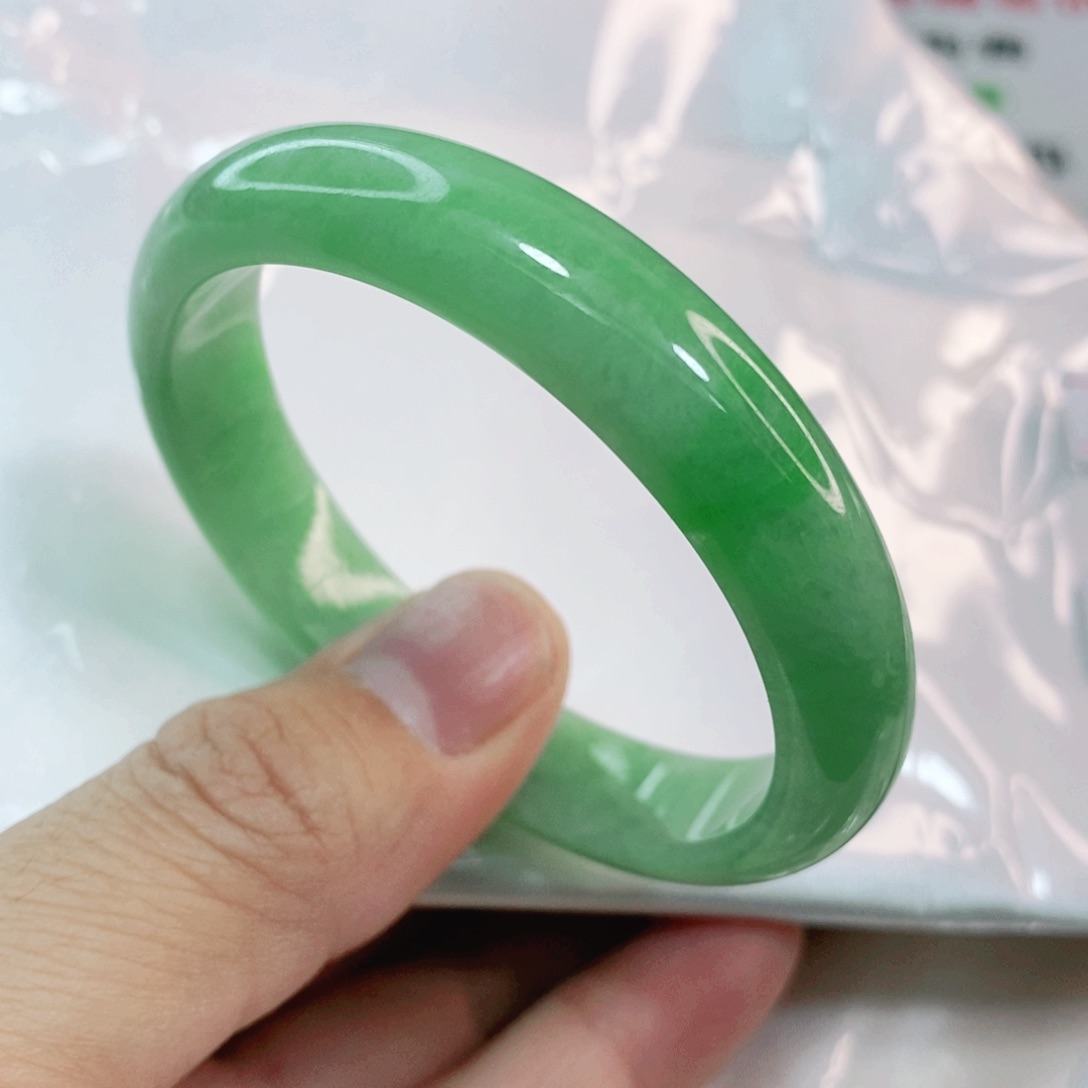 翡翠手镯未镶嵌52圈口贵妃