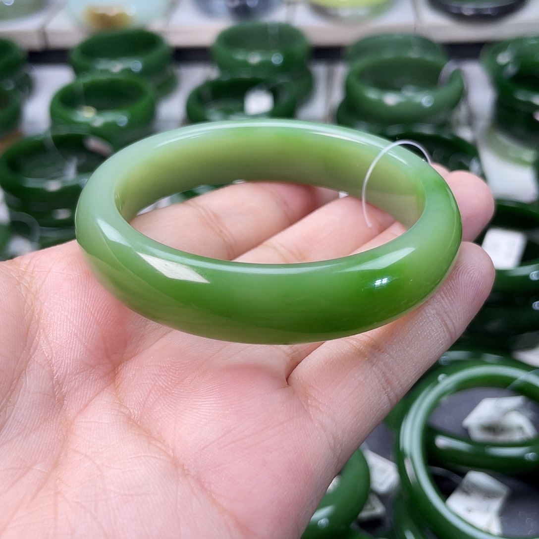 和田玉（碧玉）未镶嵌手镯