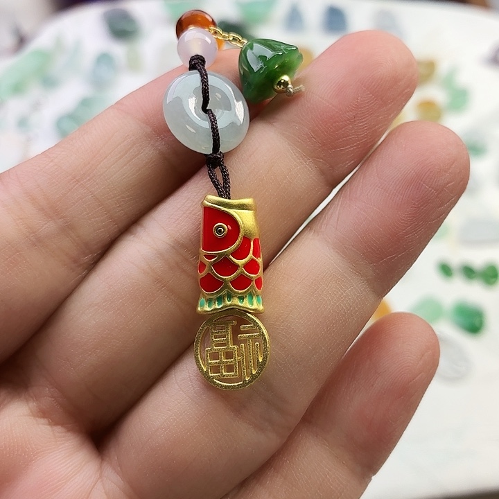 翡翠未镶嵌颈饰鱼头