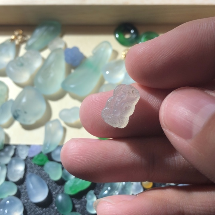 定制翡翠未镶嵌挂件