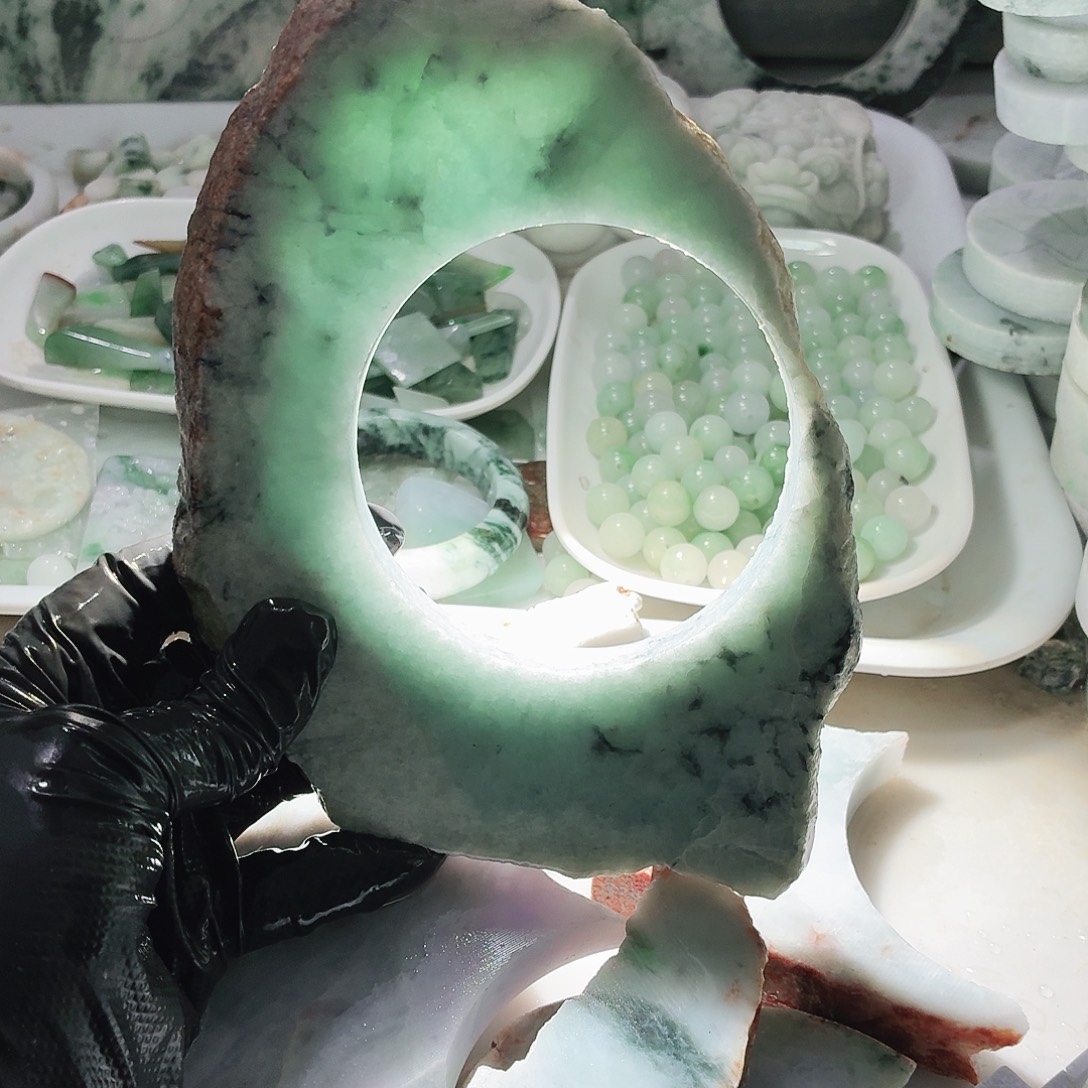 翡翠未镶嵌颈饰边角料