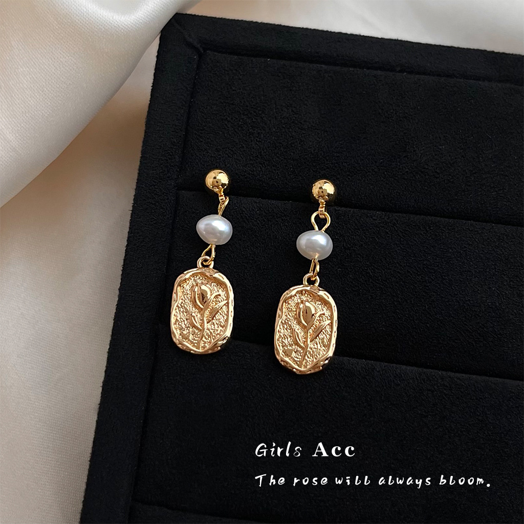 铜合金仿珍珠耳饰 文艺复古浮雕郁金香花朵耳环