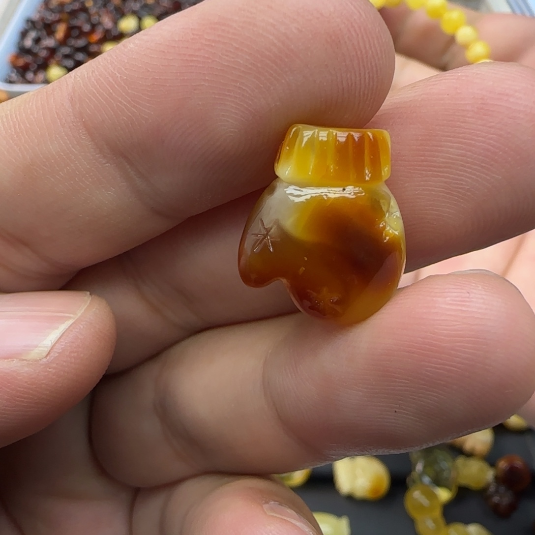 破***房琥珀未镶嵌裸石1.1克