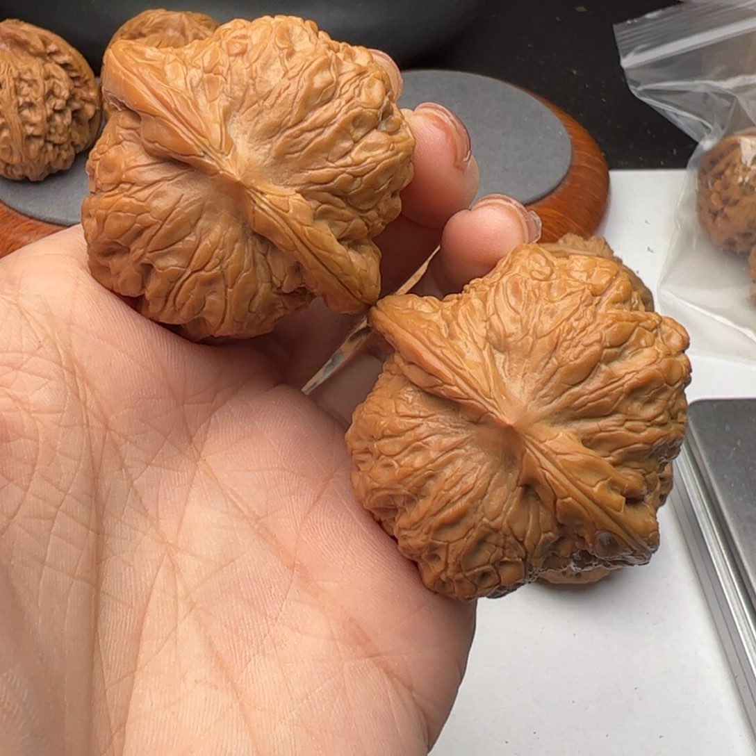 文玩核桃吊坠血麒麟43