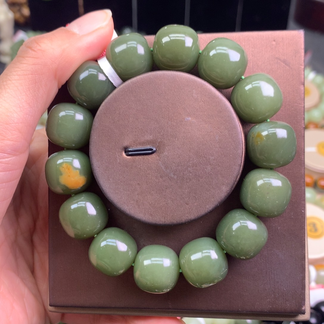 透闪石质玉未镶嵌手链