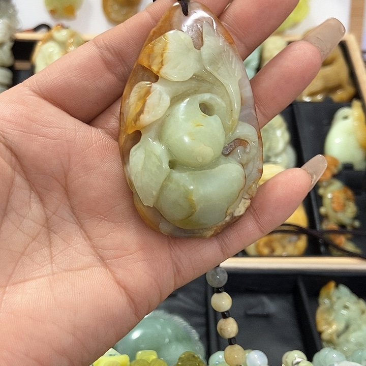 蛇纹石玉挂件未镶嵌郭*