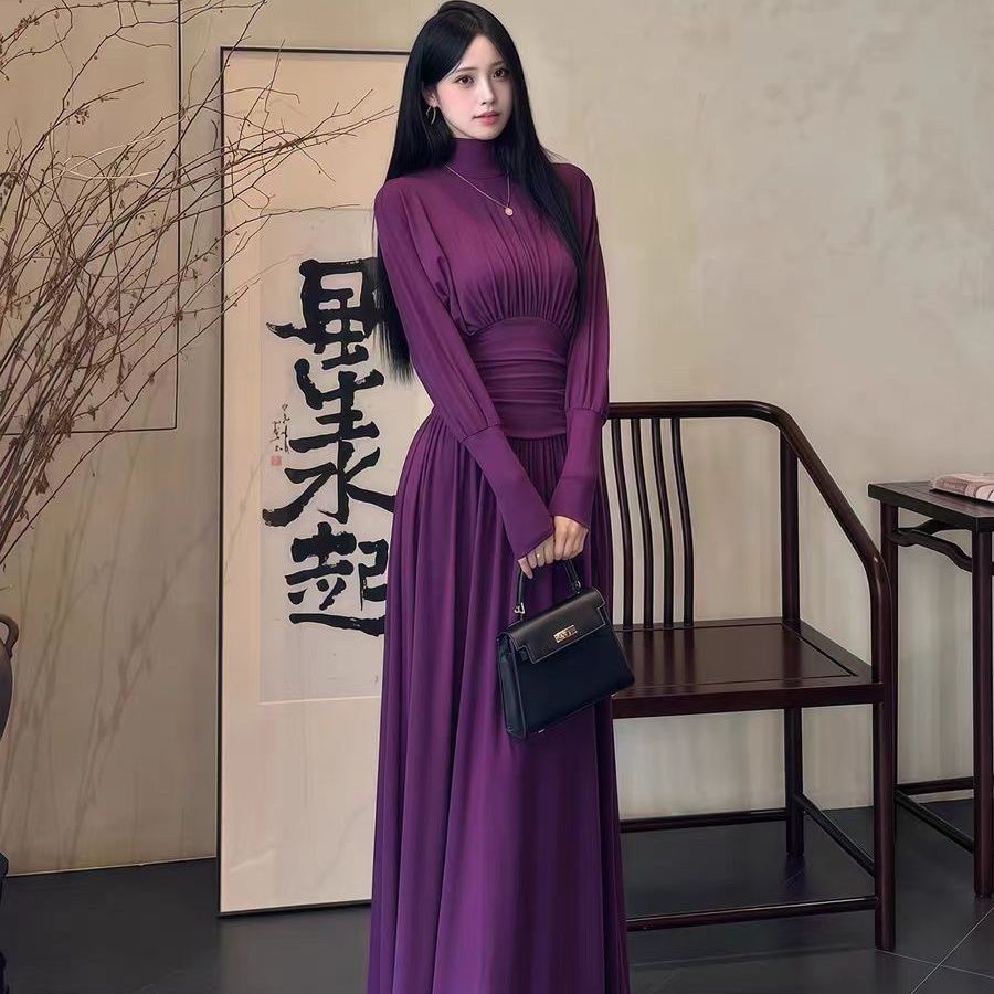 纯欲辣妹高领蝙蝠袖连衣裙女秋季新款褶皱收腰显瘦高级感A字长裙