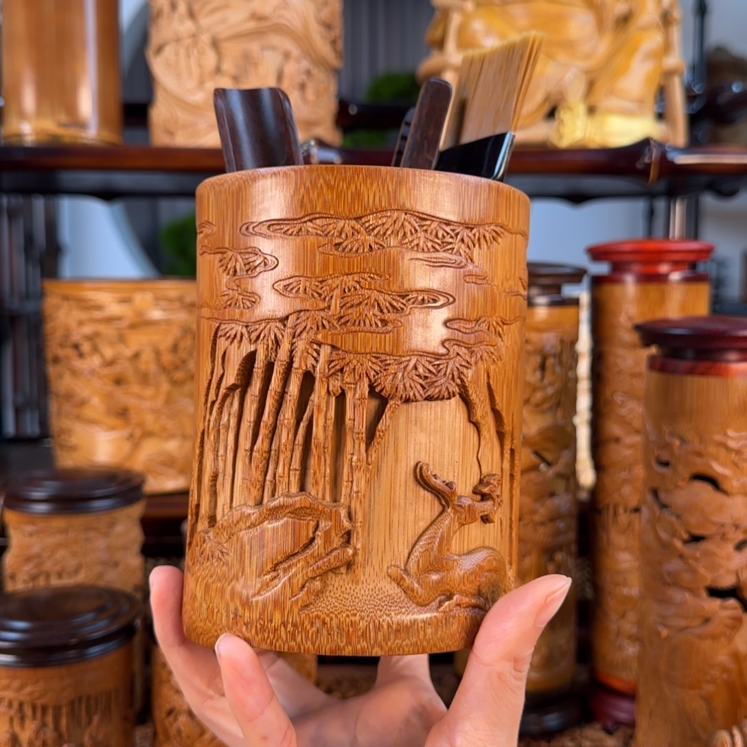 大****鹿竹手工竹雕笔筒