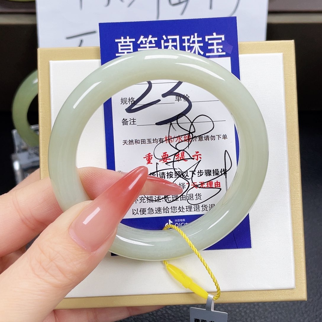 和田玉手镯未镶嵌