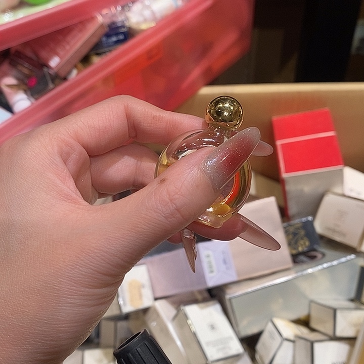 啊***叶花岗石铁合金中古香水沐浴露持久留香