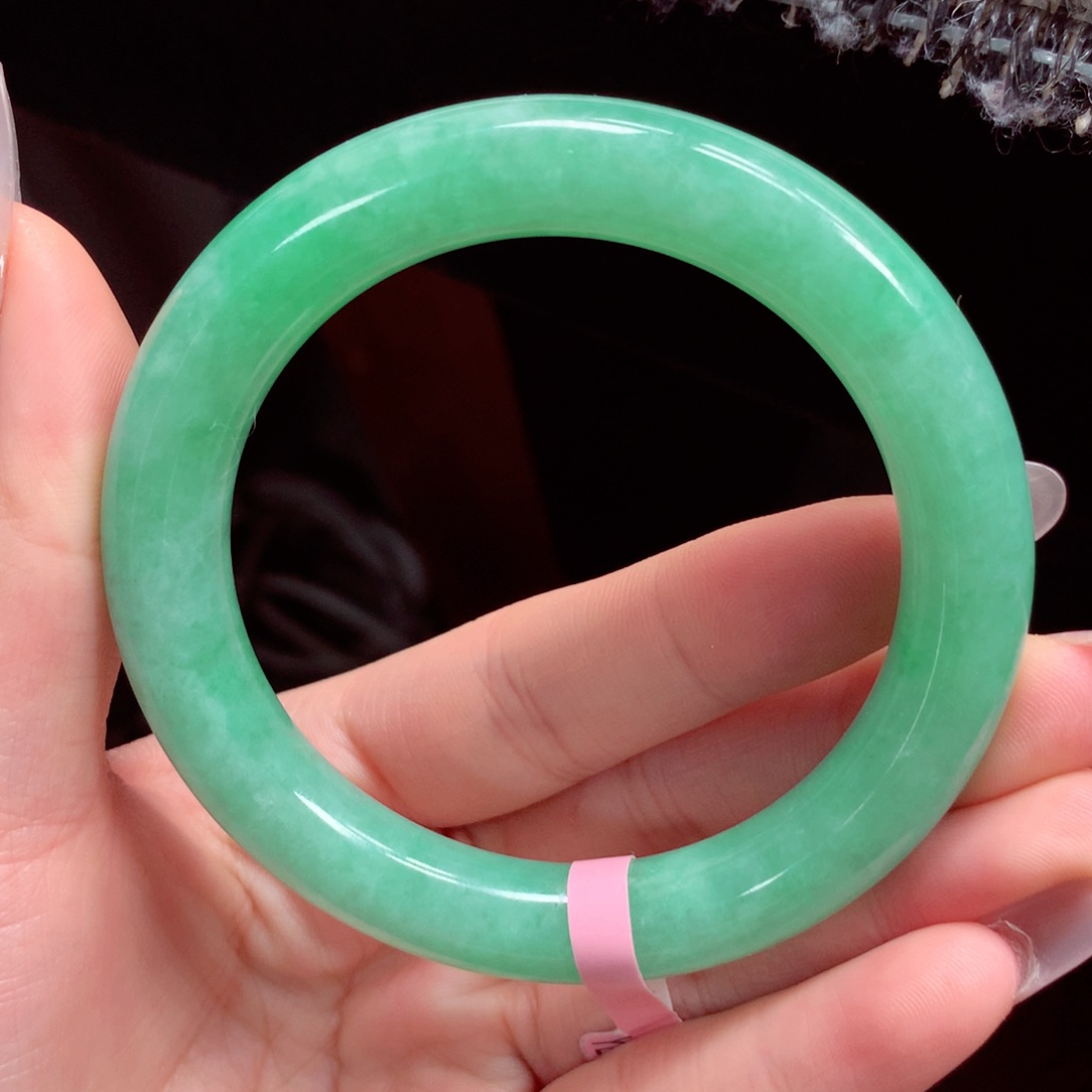 翡翠手镯未镶嵌缅甸