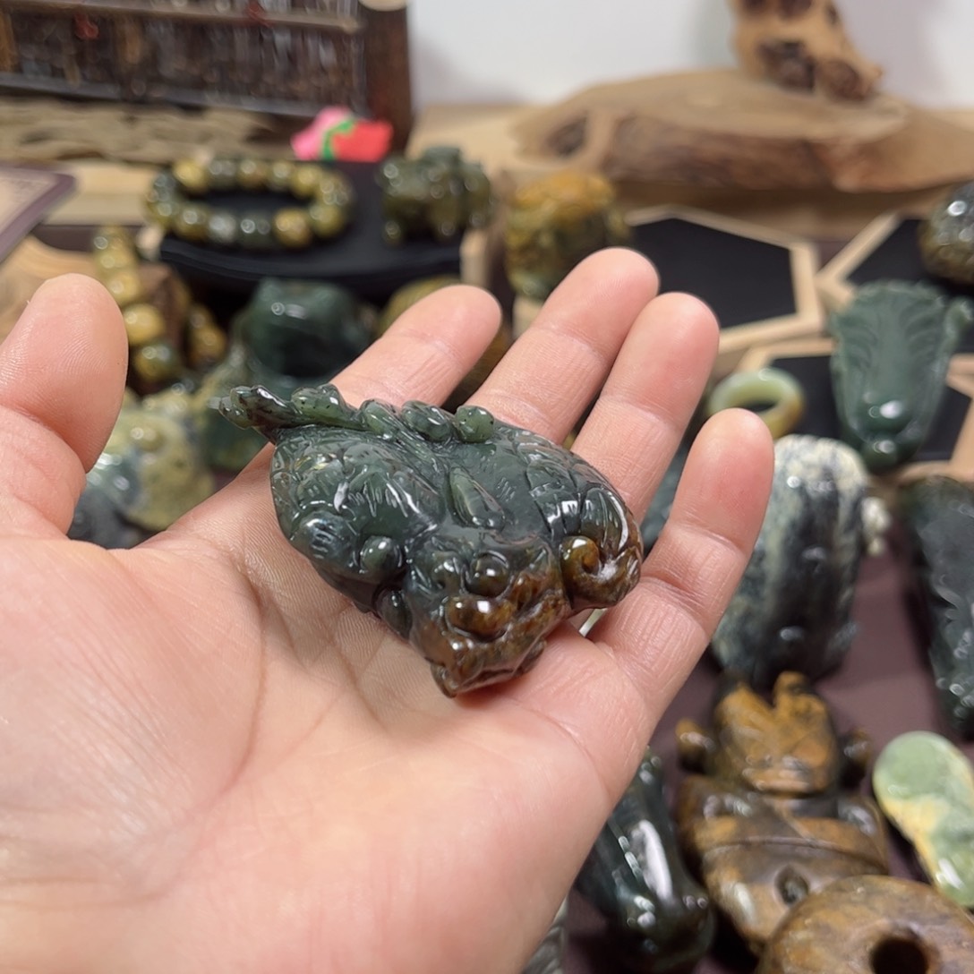 岫岩河磨玉（透闪石质玉）挂件未镶嵌山***容