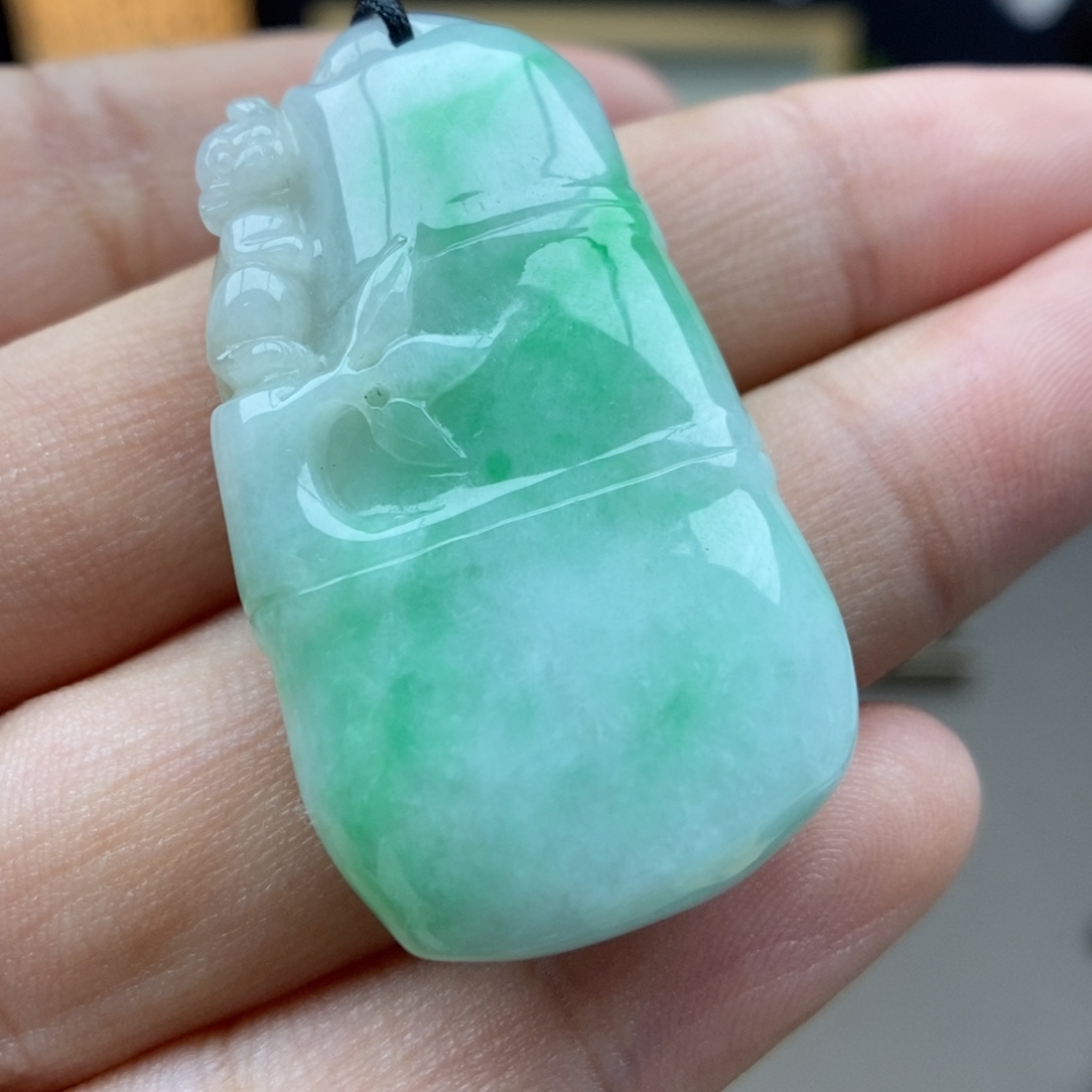 翡翠未镶嵌颈饰吊坠