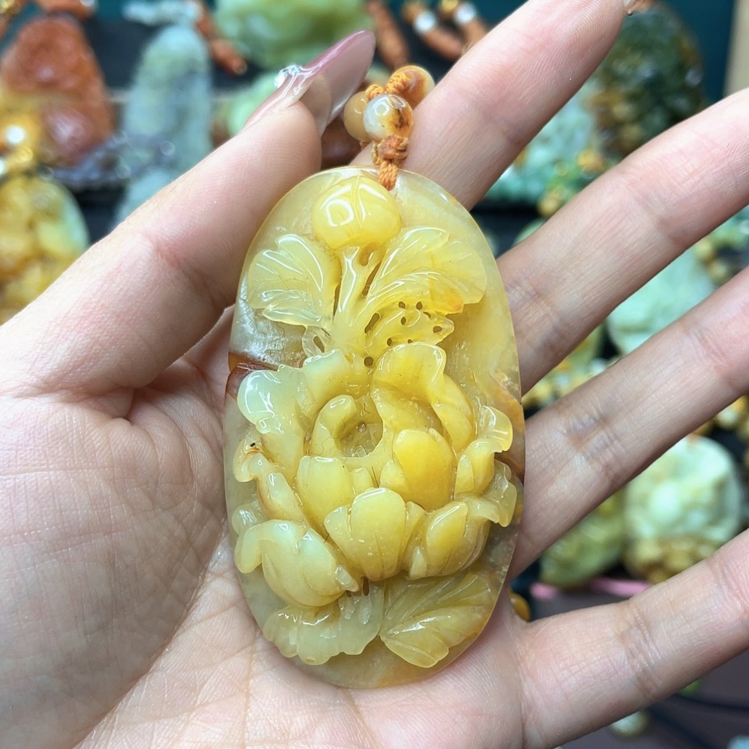 蛇纹石玉颈饰未镶嵌