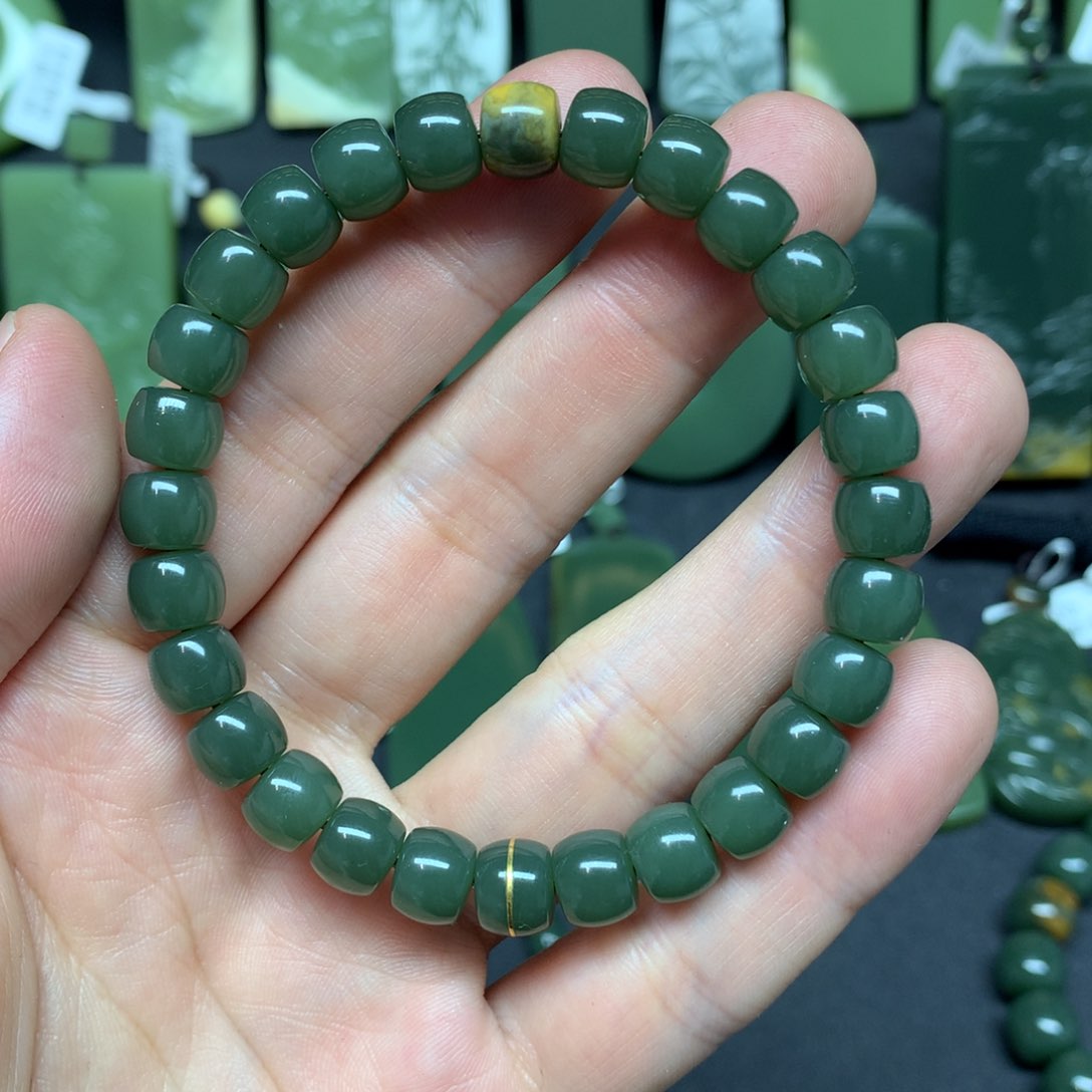 岫岩河磨玉（透闪石质玉）手链未镶嵌不****?