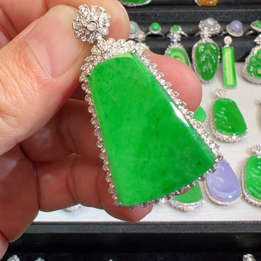 翡翠吊坠(不含链)18K金镶嵌