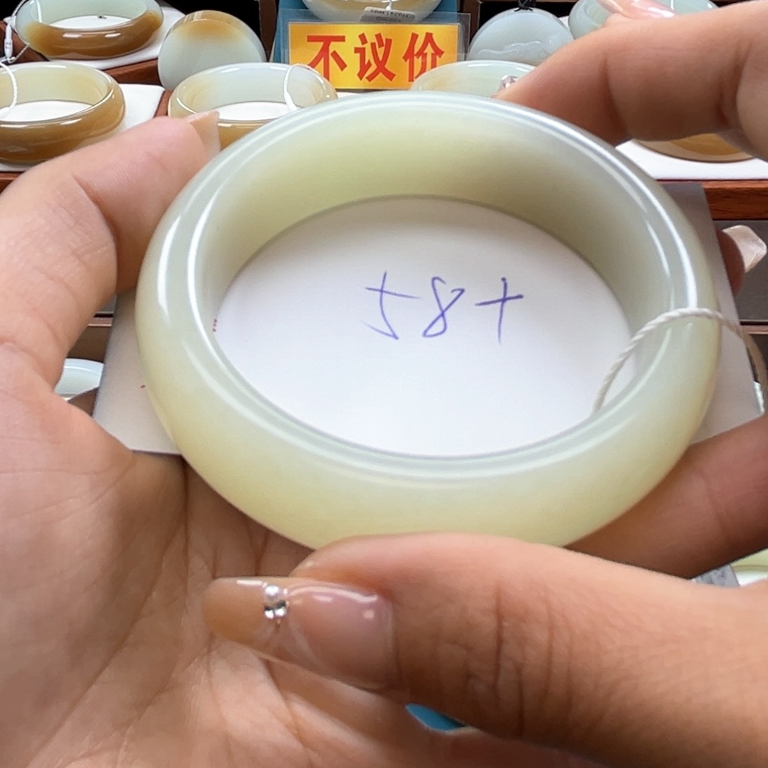 未镶嵌手镯和田玉