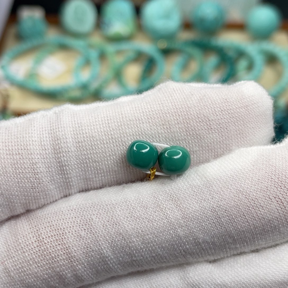 绿松石未镶嵌颈饰