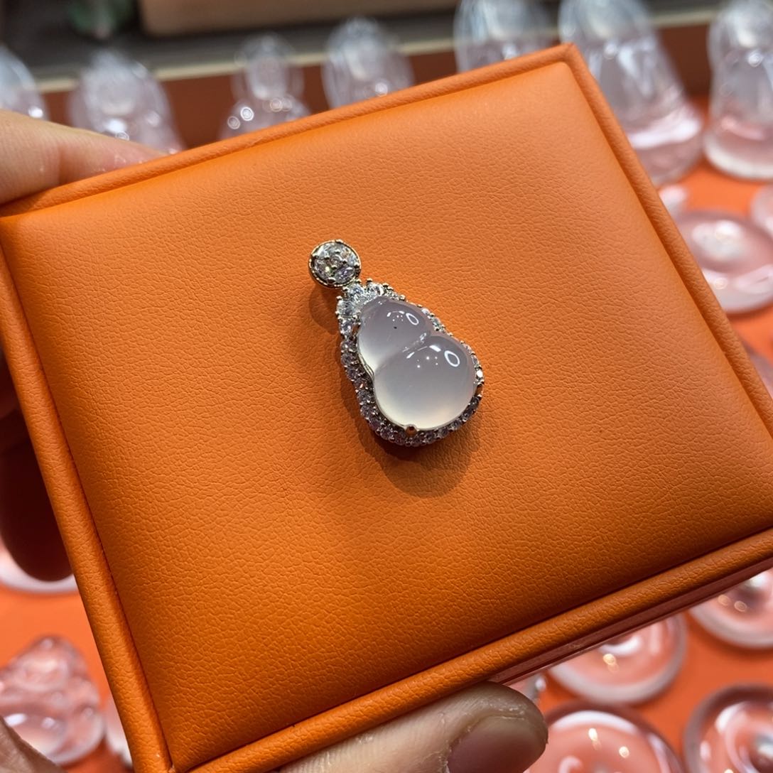 石英质玉吊坠未镶嵌