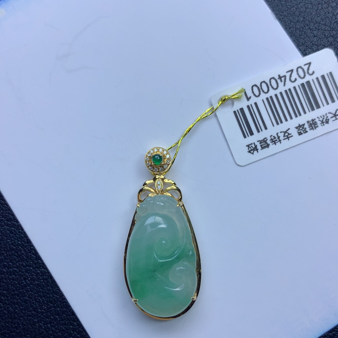 翡翠颈饰未镶嵌如意