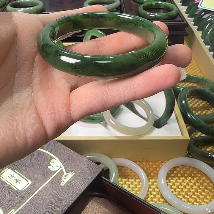 未镶嵌手镯和田玉（碧玉）