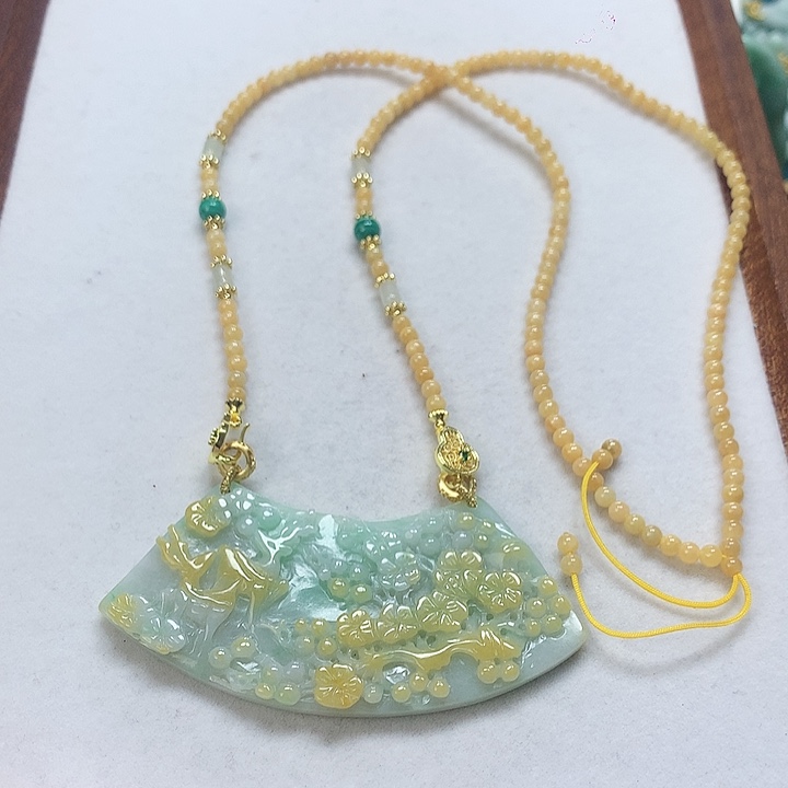 翡翠颈饰未镶嵌吊坠