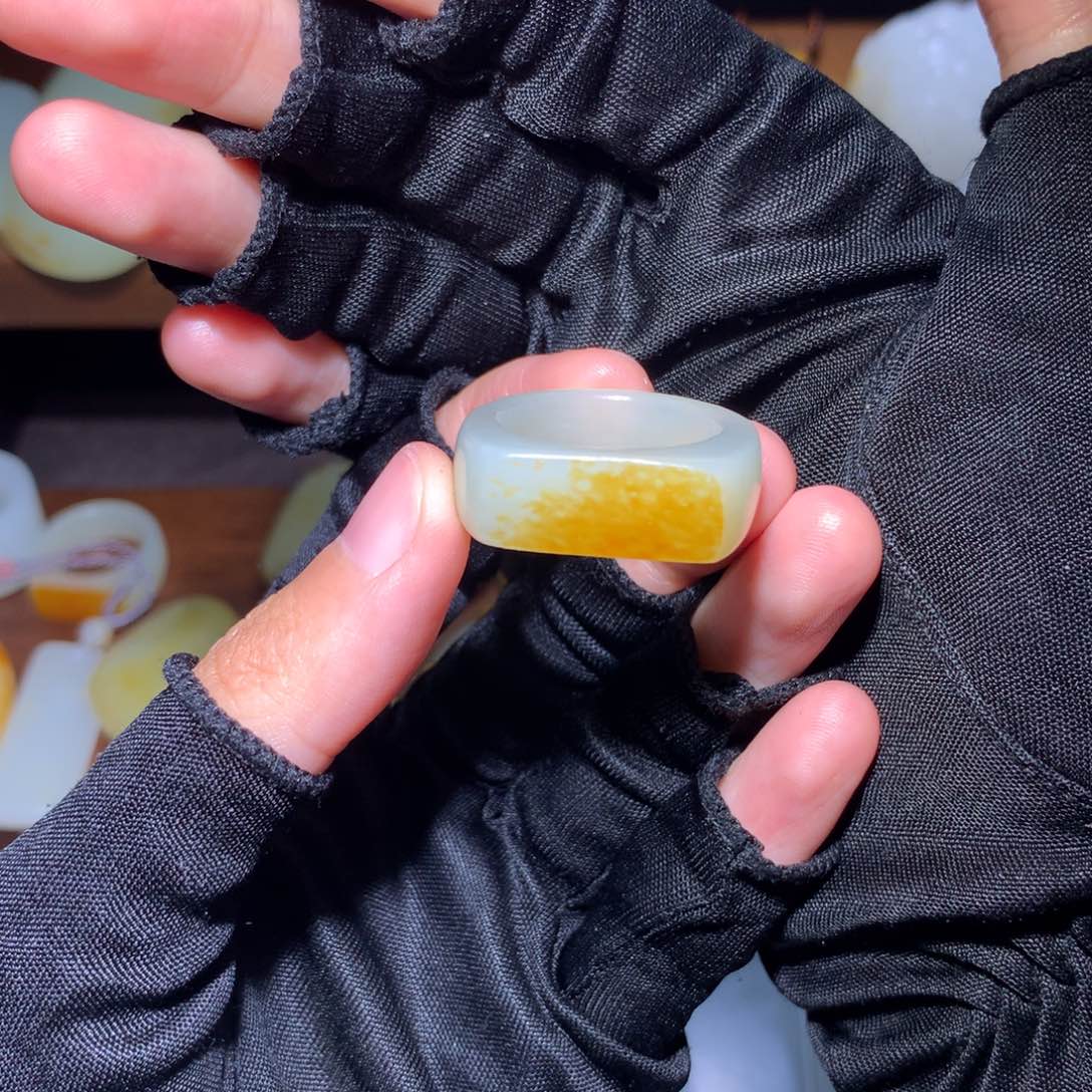 快***妹未镶嵌戒指和田玉