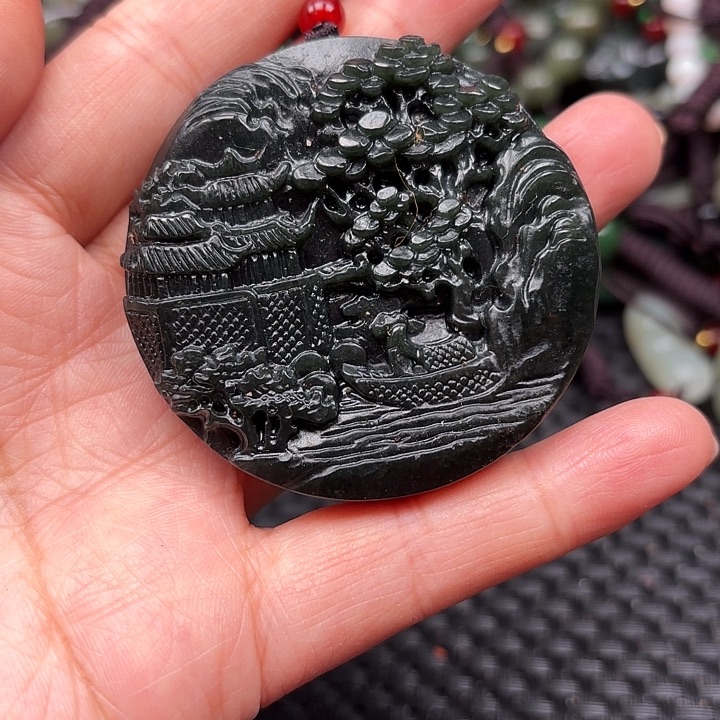 和田玉颈饰未镶嵌